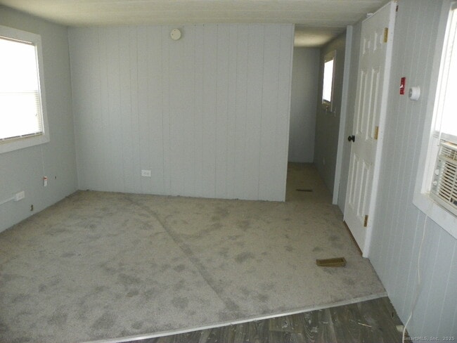 Building Photo - 20 Woodland Dr