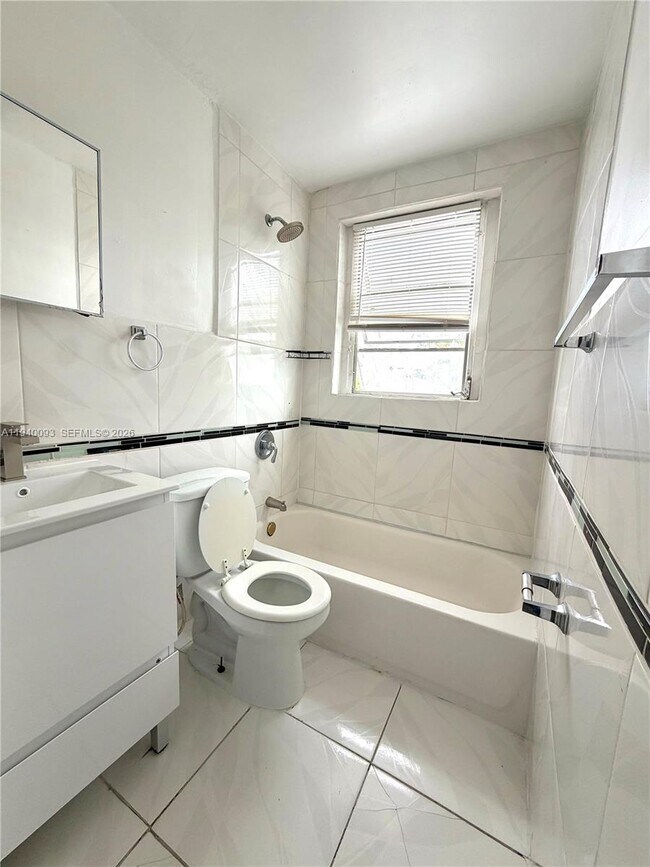 Building Photo - 967 SW 5th St