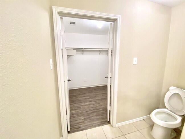 Building Photo - 28922 San Bernard River Loop