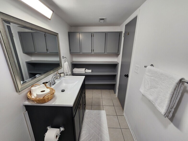 Building Photo - 6618 Willow Pointe Dr NW