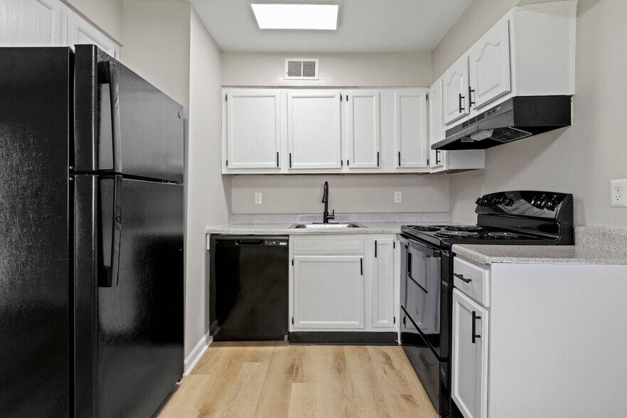 Primary Photo - The Hills Apartment Homes