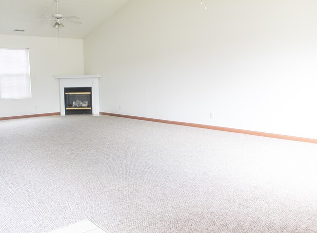 Building Photo - 2 bedroom and 2 bathroom property located in West Lafayette!