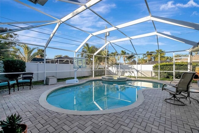 Building Photo - 809 Jacaranda Dr