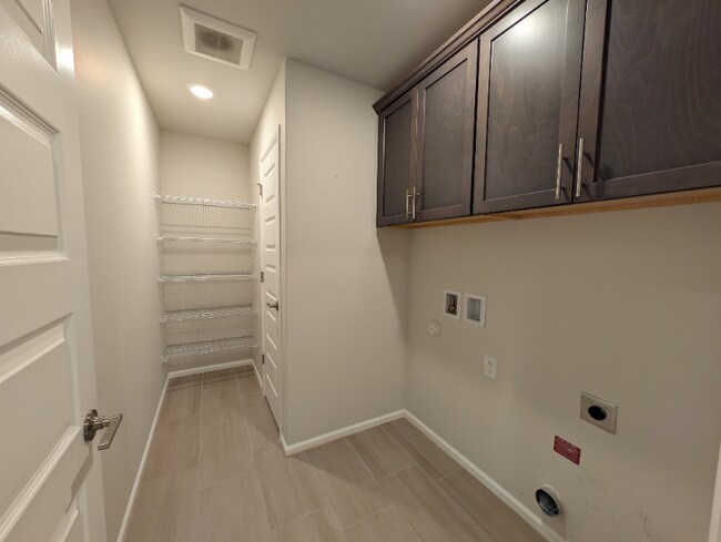 Building Photo - 912 119th Ave SE