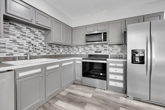 Building Photo - $2,295 - 4 Bed, 2 Bath Home in CO Springs ...
