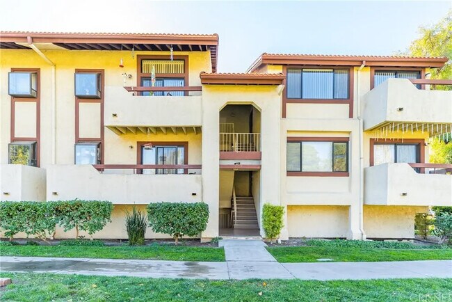 Building Photo - 18085 Sundowner Way