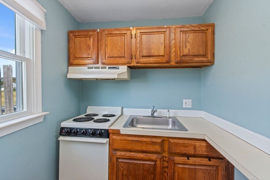 Building Photo - 12 Lower County Rd