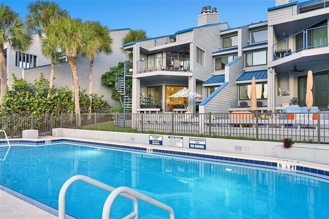 Building Photo - 910 Pinellas Bayway S
