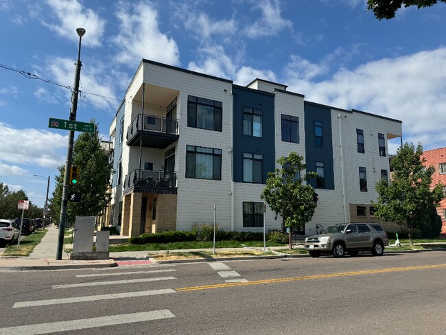 Building Photo - 336 E 1st Ave