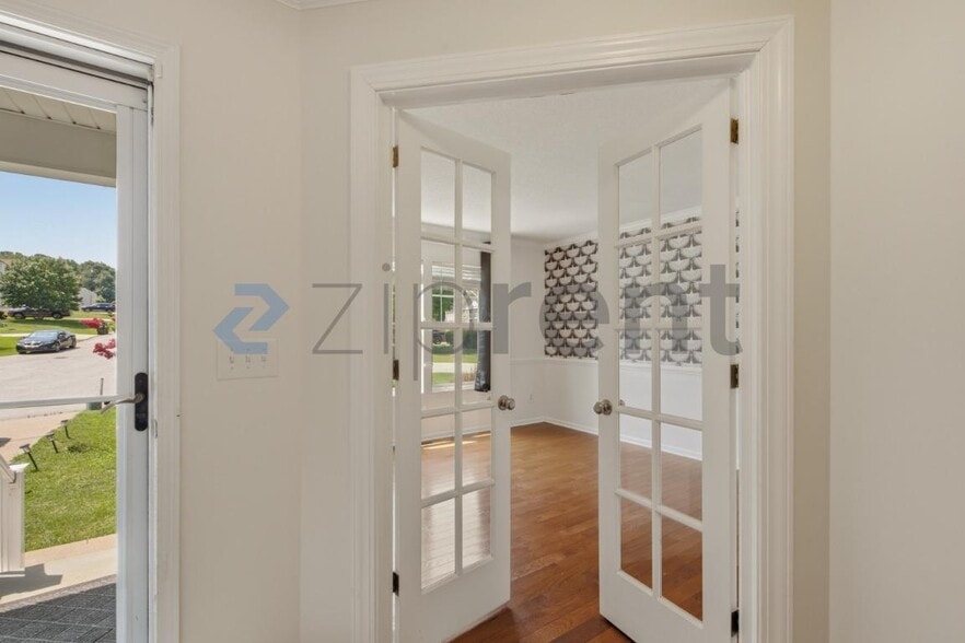 Building Photo - Unit