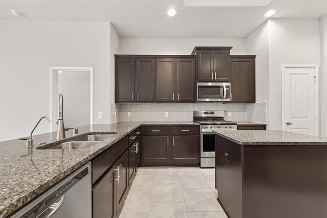 Building Photo - 219 Verde Lake Way