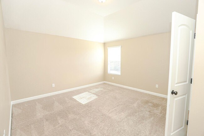 Building Photo - 4 Bedroom 2.5 Bath in Grovetown!