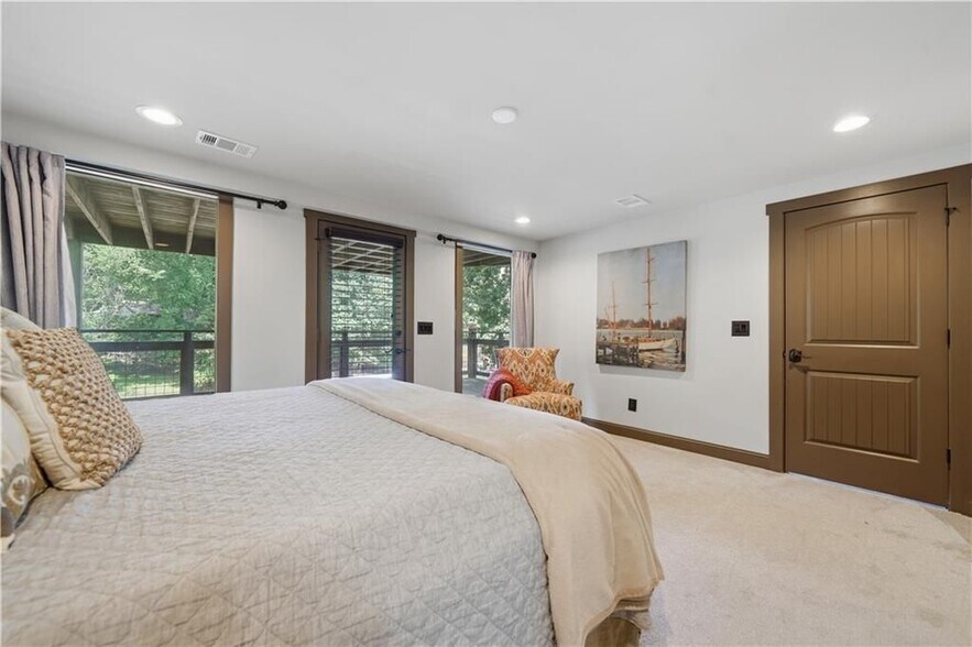 Building Photo - 2115 Kemp Dr