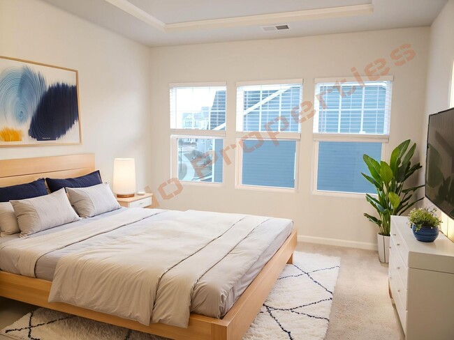 Building Photo - Luxury 3 Story 4 BD/3.5 Bath Townhome @ Sm...
