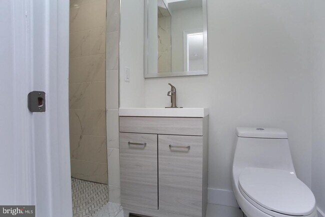 Building Photo - 5844 Fernwood St