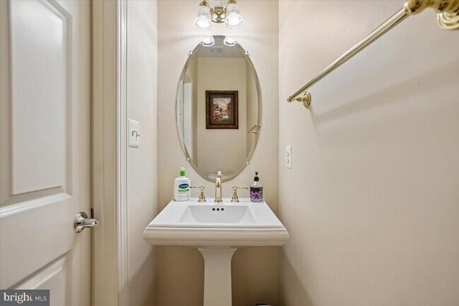 Building Photo - 1309 McLean Crest Ct
