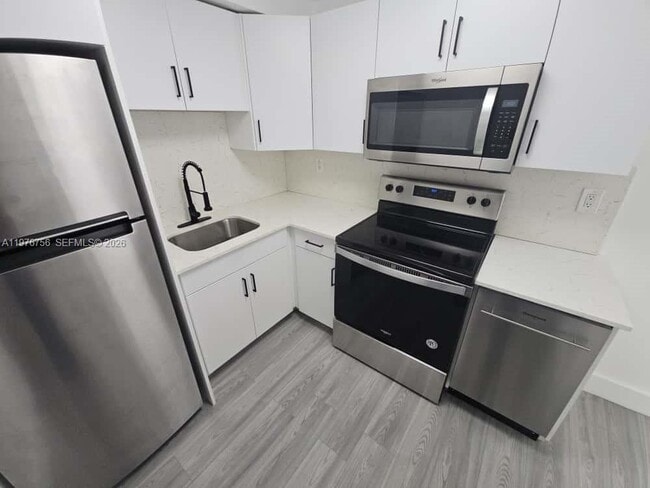 Building Photo - 8101 Crespi Blvd