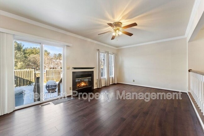 Building Photo - 726 Pine Tree Ct