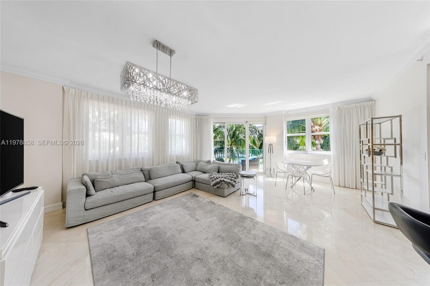 Building Photo - 20000 E Country Club Dr