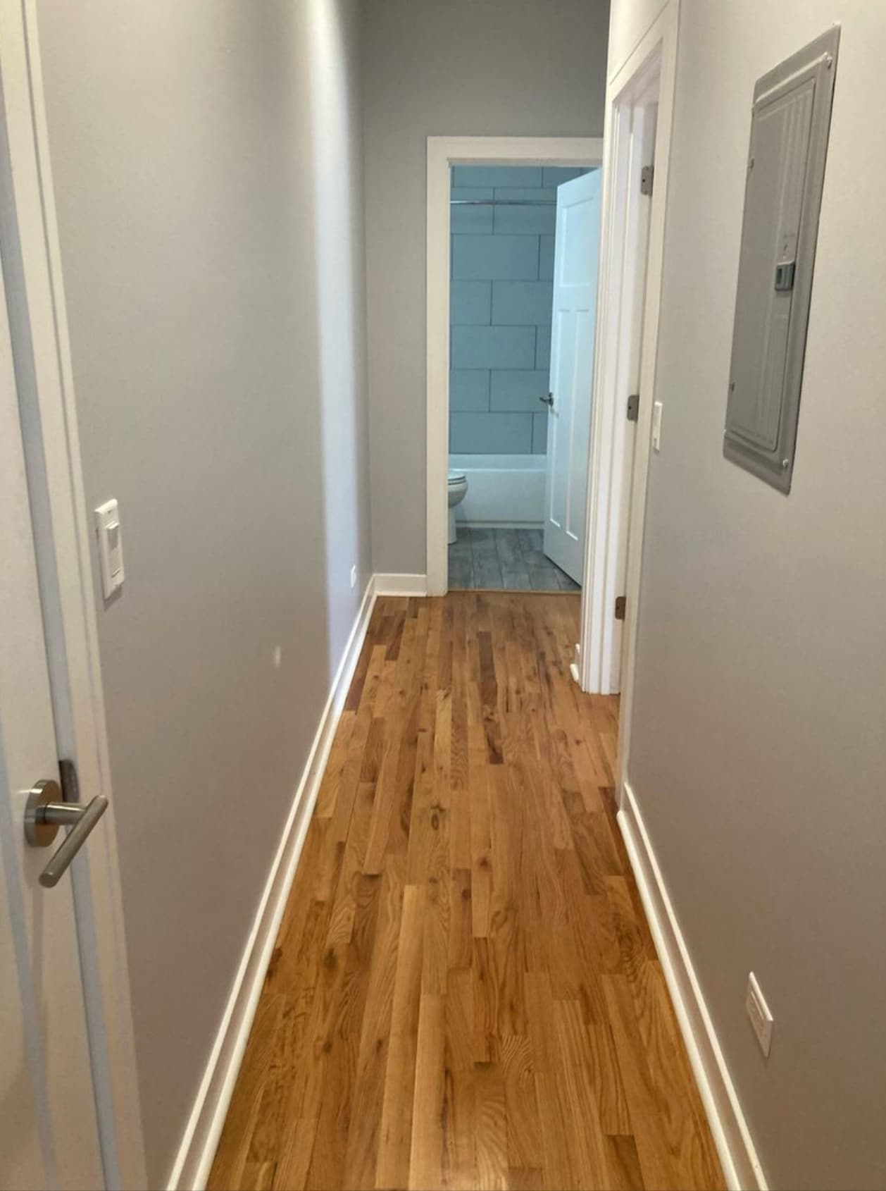 Building Photo - 1929 W Montrose Ave