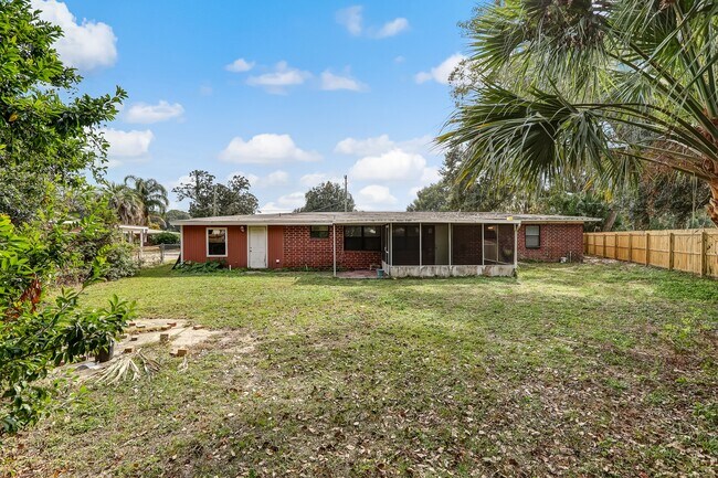 Building Photo - 5761 Lake Lucina Dr S