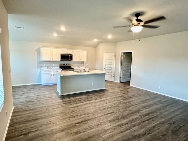 Building Photo - 4 bedroom 2 bath 2 car garage - Bixby Schools