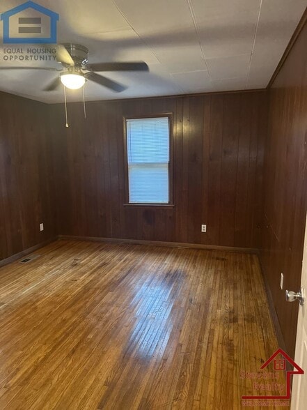 Building Photo - 3201 E 36th St