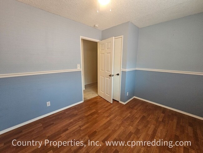 Building Photo - Super Cute House in East Redding With Atta...