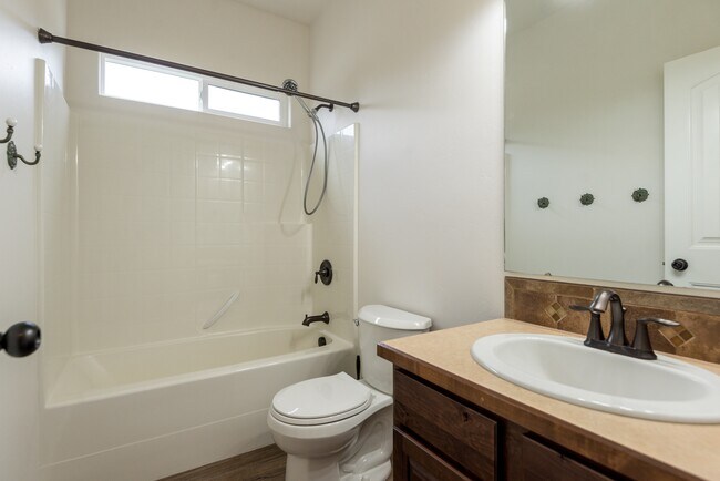 Building Photo - 2743 Spruce Dr