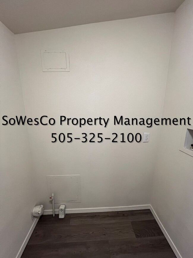 Building Photo - Beautiful 3 Bedroom 2 Full Bath Home