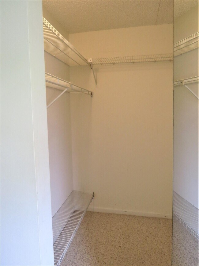 Building Photo - 118 Lake Pine Cir