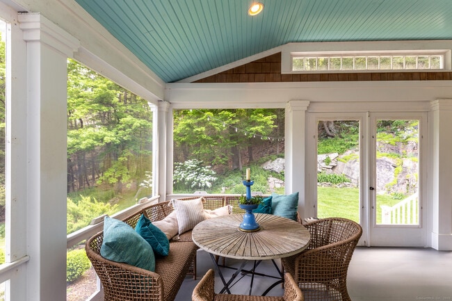 Building Photo - 1 W Woods Rd