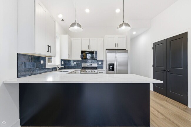 Building Photo - 861 E 63rd Pl