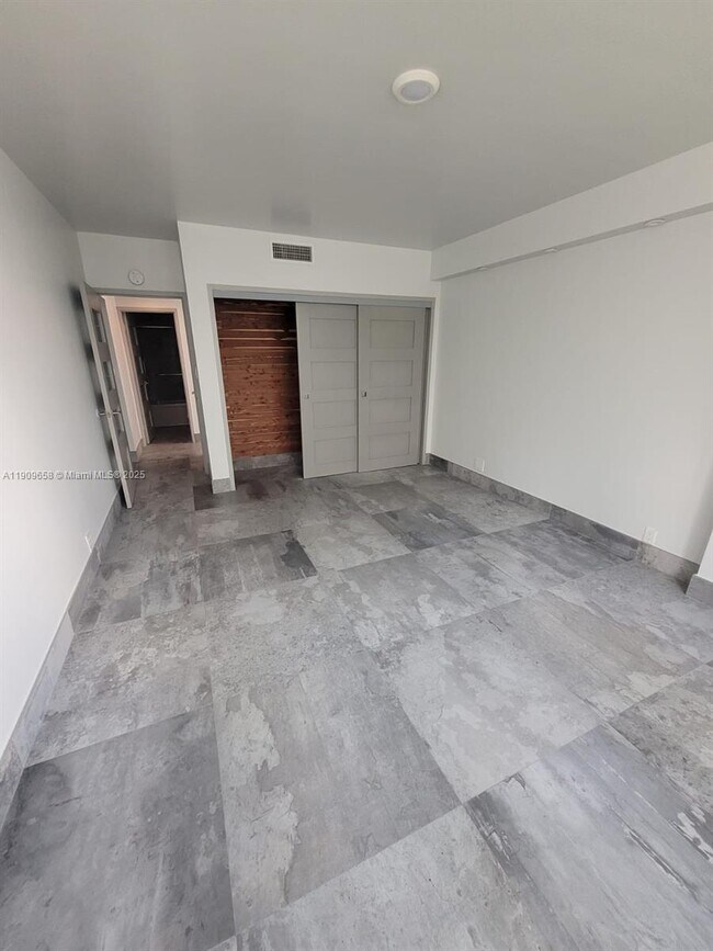 Building Photo - 3301 NE 5th Ave