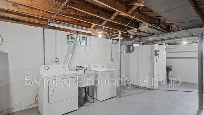Building Photo - 2957 Fort Park Blvd