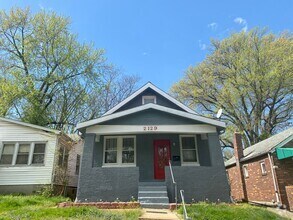 Building Photo - Charming 3 Bedroom Home!
