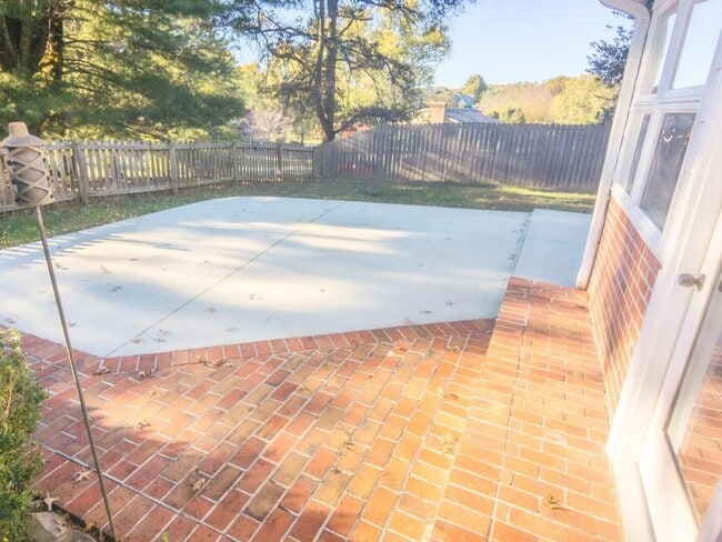 Building Photo - 122 Maxwell Dr