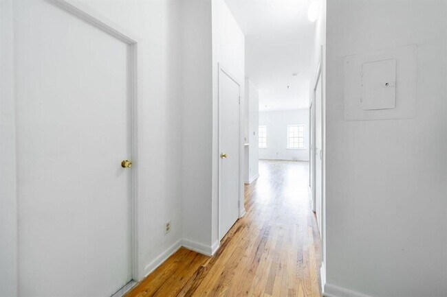Building Photo - 227 Christopher Columbus Dr