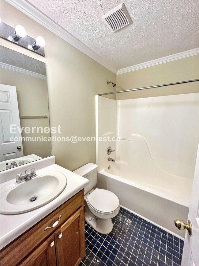 Building Photo - Get $500 OFF your first month’s rent when you sign your lease by 3/31. 2 Bed/2.5 Bath Condo with ...