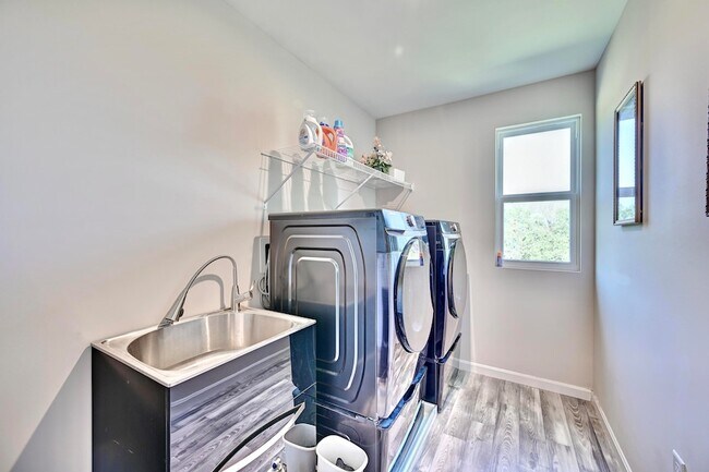 Building Photo - 19 Mel Lawn Dr