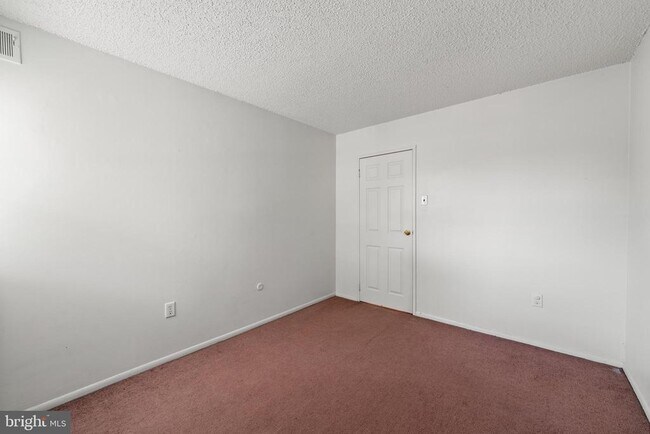 Building Photo - 424 Meadowview Ln