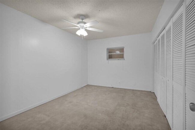 Building Photo - 4850 SW 63rd Terrace