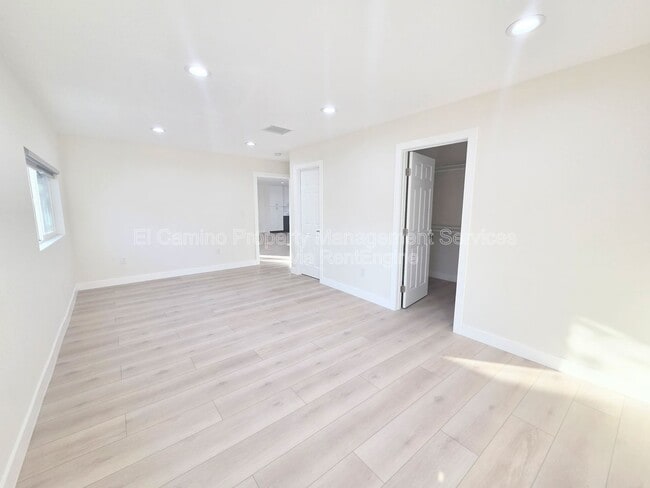 Building Photo - 5662 Cathy Ln