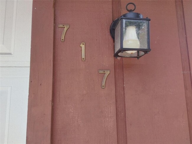 Building Photo - 717 Wright Ct