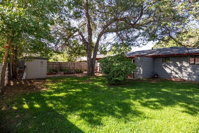 Building Photo - Charming 4 Bedroom, 1.75 Bath Brick Ranch Near Old Town!