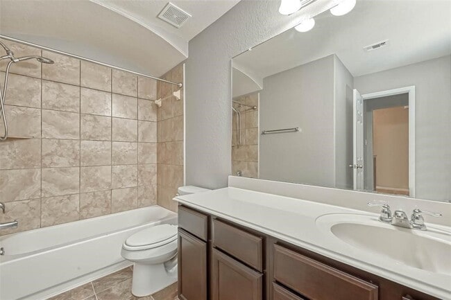 Building Photo - 2561 Magnolia Fair Way