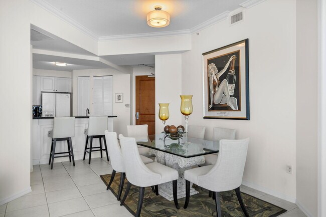 Building Photo - 347 N New River Dr E