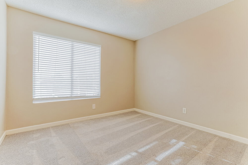 Building Photo - 664 S Robin Ln