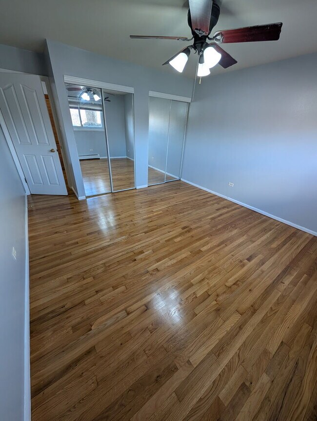 Building Photo - 8856 Northshore Dr