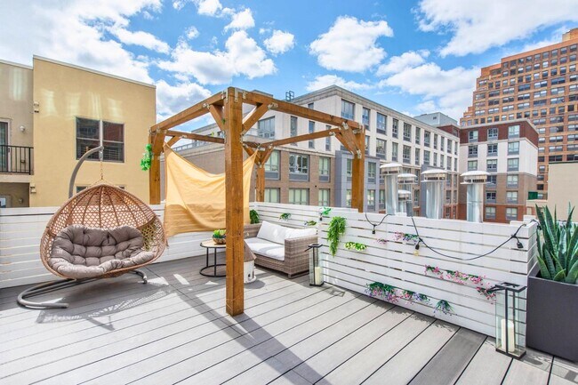 Building Photo - 81 Montgomery St